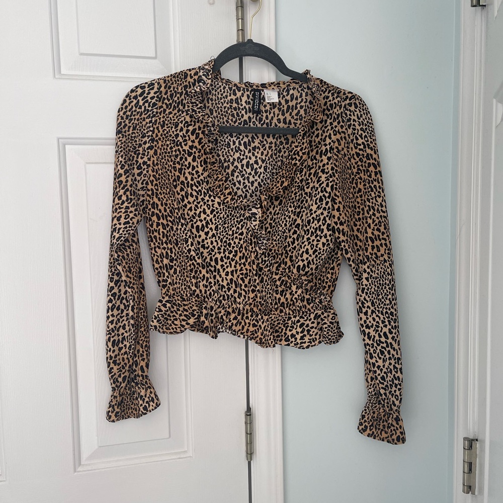 Ruffle cheetah crop v neck